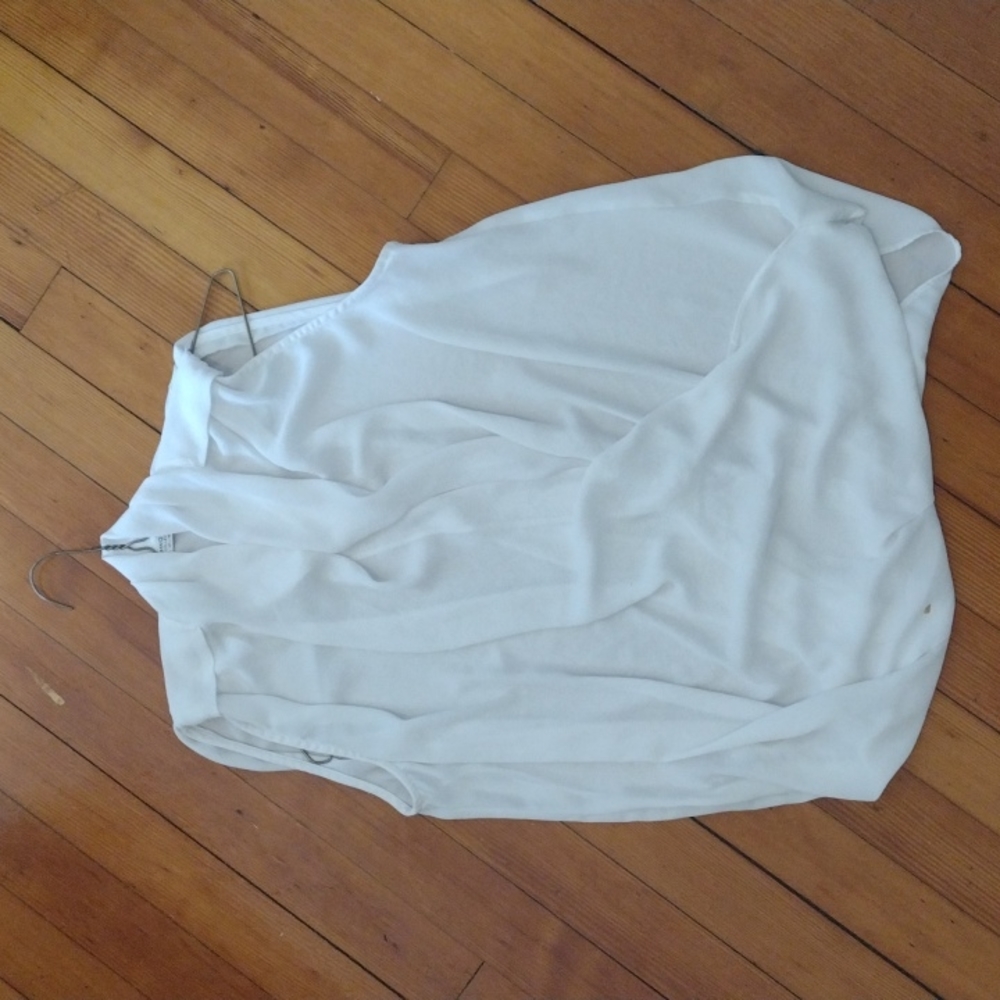 MNG, L, White